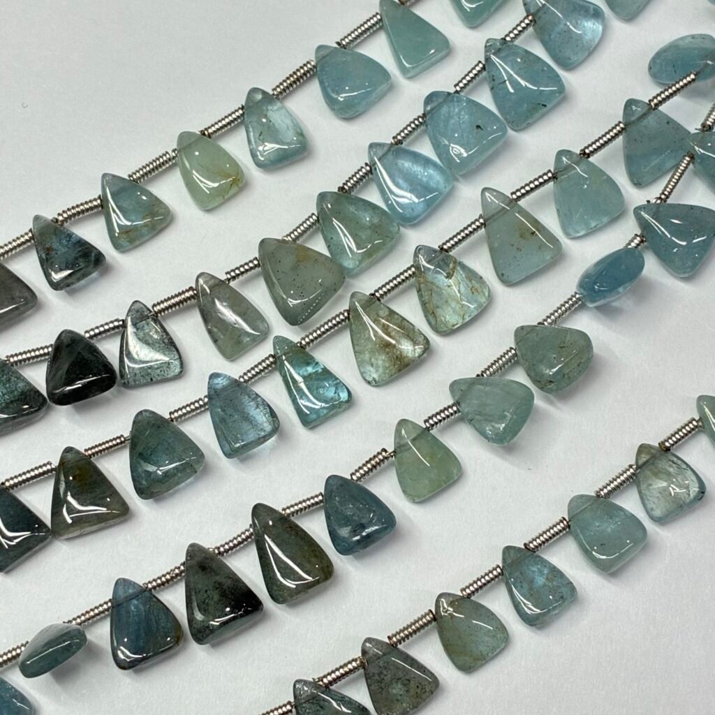 Moss Aqua Trillion, 20 cm, 9.6*6*2.5 mm, 28 beads