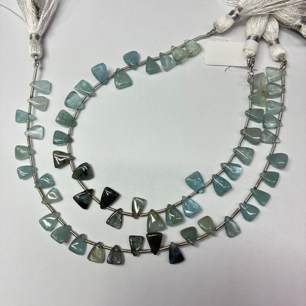 Moss Aqua Trillion, 20 cm, 9.6*6*2.5 mm, 28 beads