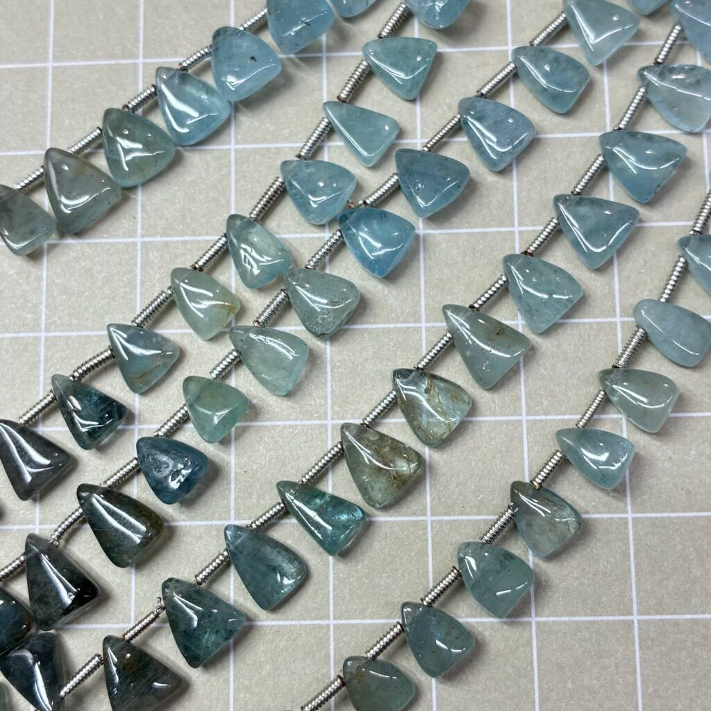 Moss Aqua Trillion, 20 cm, 9.6*6*2.5 mm, 28 beads